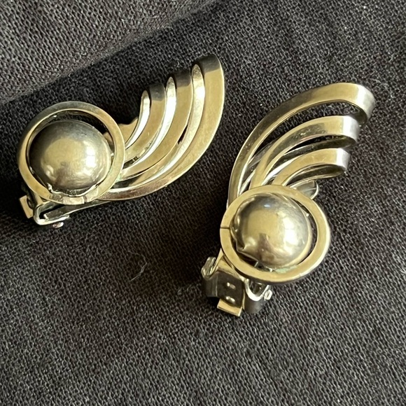 Vintage Silver Earrings - Picture 8 of 9